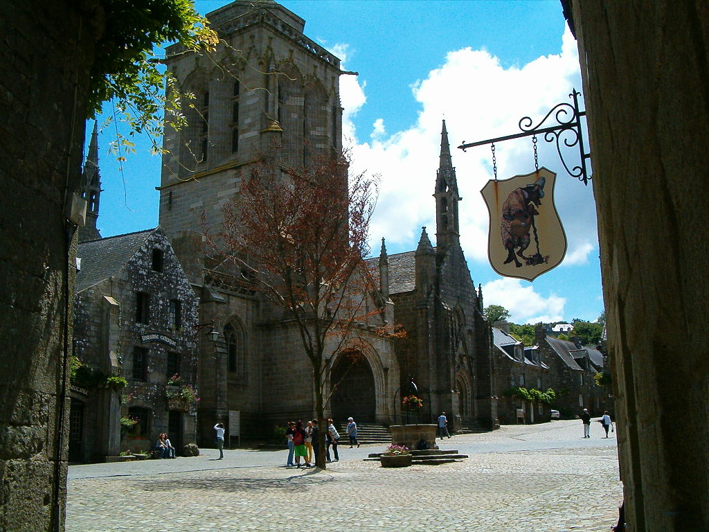 Place de l'Église Locronan