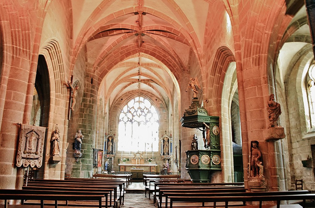 nef de l'église de Saint-Ronan Locronan